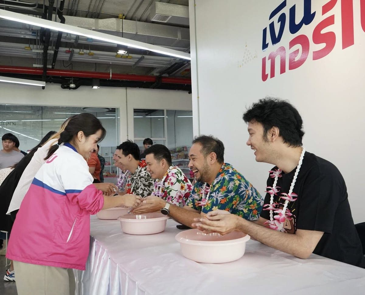 กิจกรรมสงกรานต์ รดน้ำดำหัวในออฟฟิศ